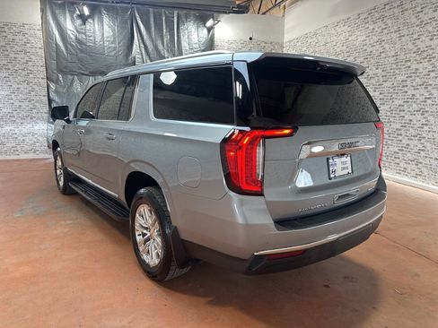Used 2024 GMC Yukon XL SLT w/ SLT Luxury Package image 5