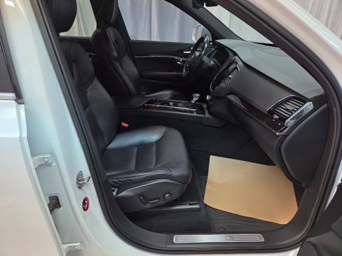 Used 2018 Volvo XC90 T6 Momentum w/ Convenience Package image 13
