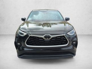 Used 2021 Toyota Highlander LE FWD video 2