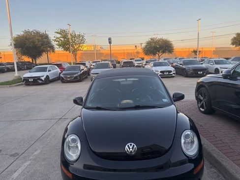 Used 2008 Volkswagen Beetle SE FWD image 8