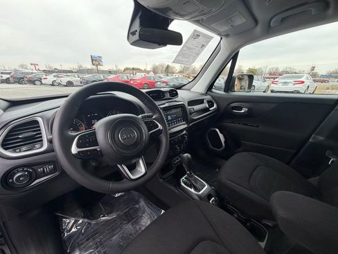 Used 2018 Jeep Renegade Latitude image 15