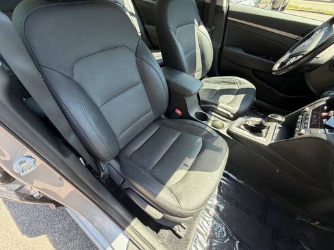 Used 2017 Hyundai Elantra Limited FWD image 14