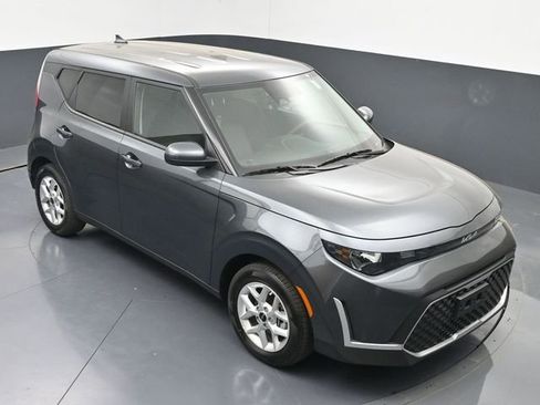 Used 2025 Kia Soul LX w/ LX Technology Package FWD image 39