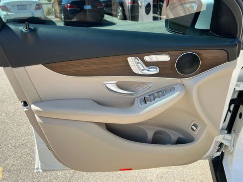 Used 2021 Mercedes-Benz GLC 300 4MATIC image 21