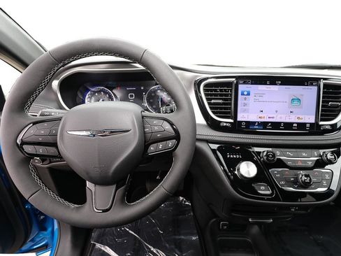 New 2026 Chrysler Pacifica Select AWD/4WD image 12