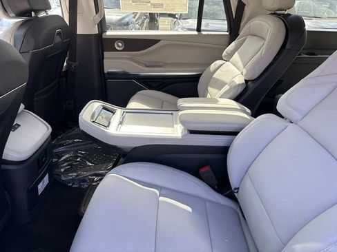 New 2025 Lincoln Navigator L Reserve image 18