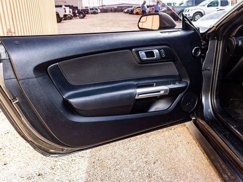 Used 2018 Ford Mustang Coupe image 18