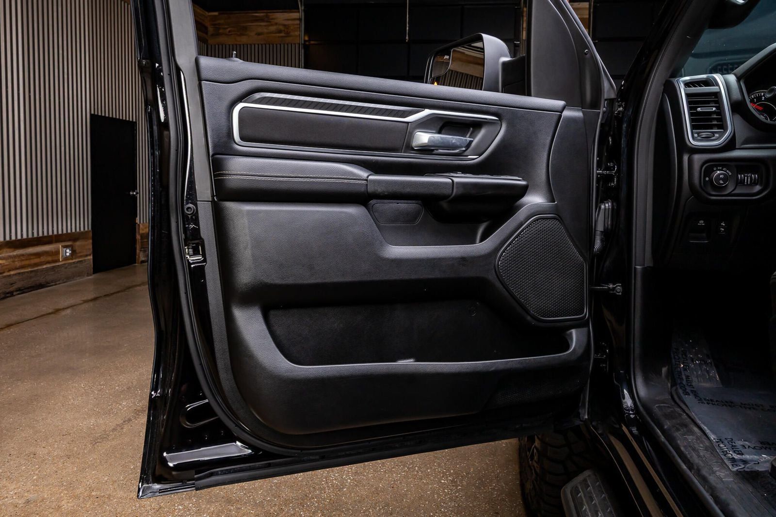 Used 2025 RAM 1500 Big Horn AWD/4WD image 43