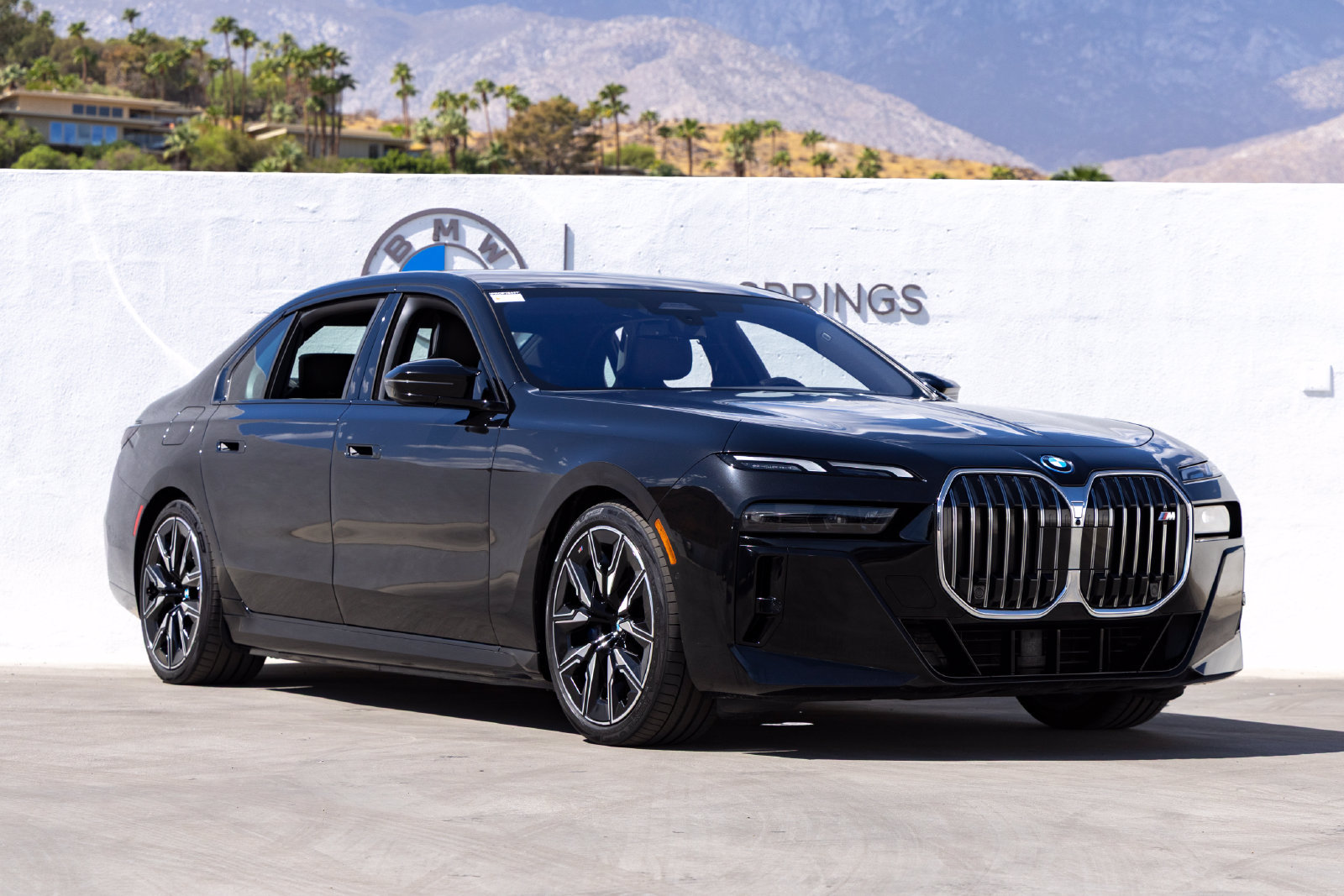 Used 2024 BMW i7 M70 w/ Premium Package AWD/4WD image 2