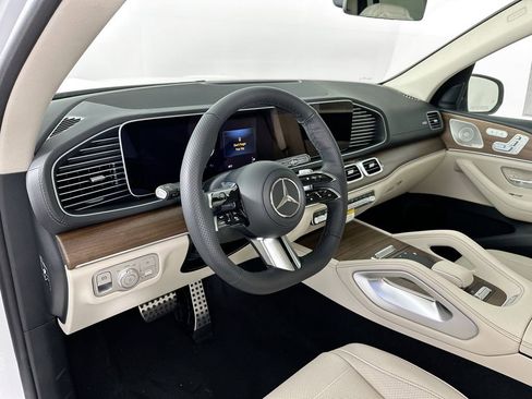New 2026 Mercedes-Benz GLS 450 4MATIC image 9