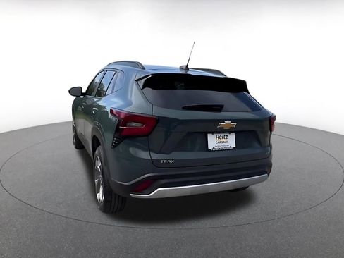 Used 2025 Chevrolet Trax LT image 11