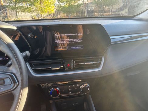 Used 2025 Chevrolet TrailBlazer LT w/ Driver Confidence Package image 21