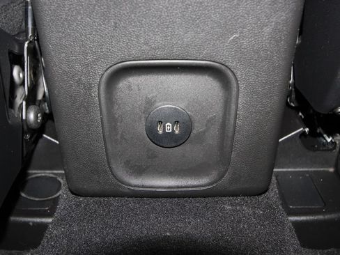 Used 2025 Ford Escape SE w/ Class II Trailer Tow Package FWD image 27
