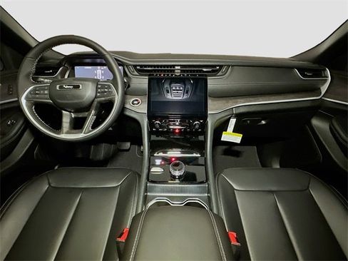 New 2025 Jeep Grand Cherokee Limited w/ Trailer Tow Package image 6