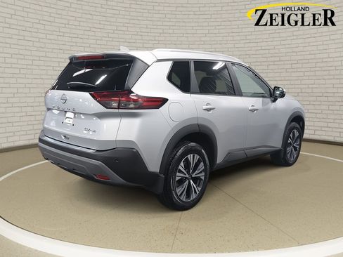 Used 2023 Nissan Rogue SV w/ SV Premium Package image 5