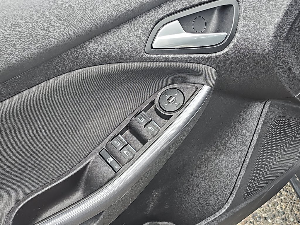 Used 2014 Ford Focus Titanium FWD image 21
