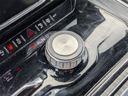 Used 2024 Jeep Wagoneer Series II w/ Flexible Seating Group image 13