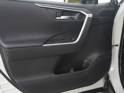 Used 2020 Toyota RAV4 XSE image 19