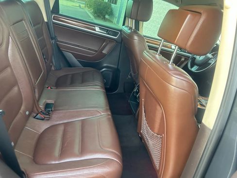 Used 2012 Volkswagen Touareg TDI image 18