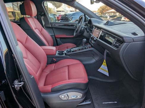 New 2026 Porsche Macan image 25