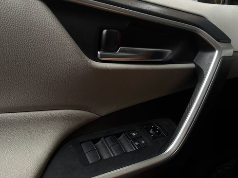 Used 2019 Toyota RAV4 XLE Premium FWD image 22