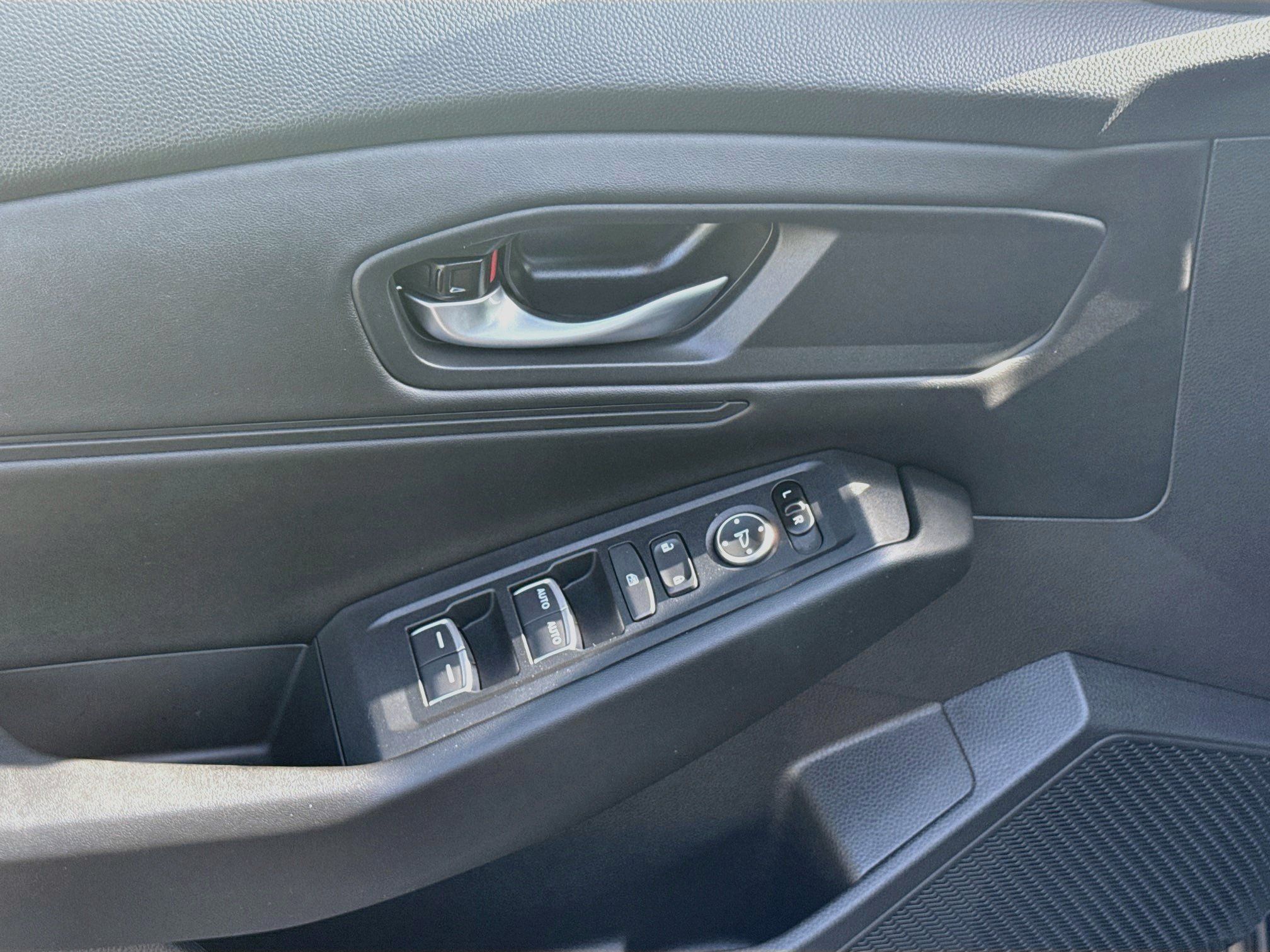 Used 2025 Honda Accord SE image 14