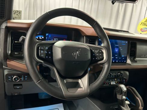 Used 2024 Ford Bronco Outer Banks image 15