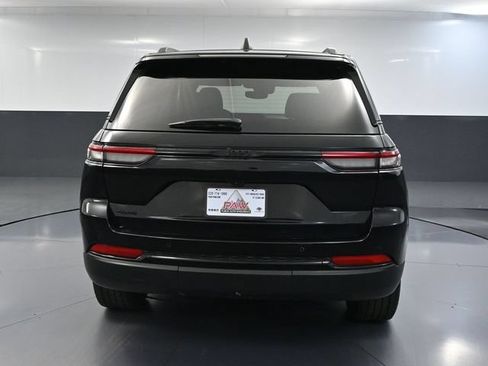 Used 2023 Jeep Grand Cherokee Altitude AWD/4WD image 6