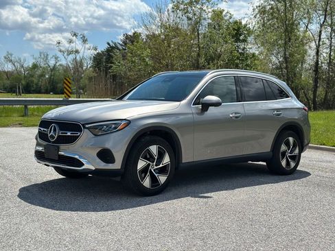 Used 2024 Mercedes-Benz GLC 300 4MATIC image 3