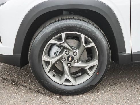 New 2026 Chevrolet Trax LT w/ Sunroof Package image 9