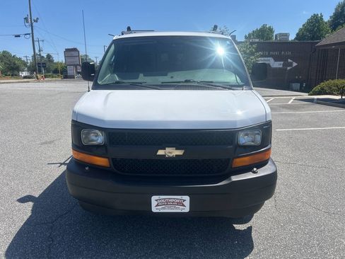 Used 2017 Chevrolet Express 2500 RWD image 4