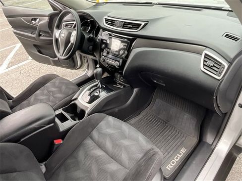 Used 2014 Nissan Rogue SV image 27