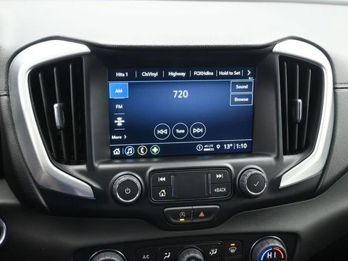 Used 2024 GMC Terrain SLT image 14