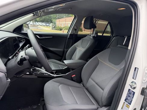 Certified 2025 Kia Niro LX FWD image 5