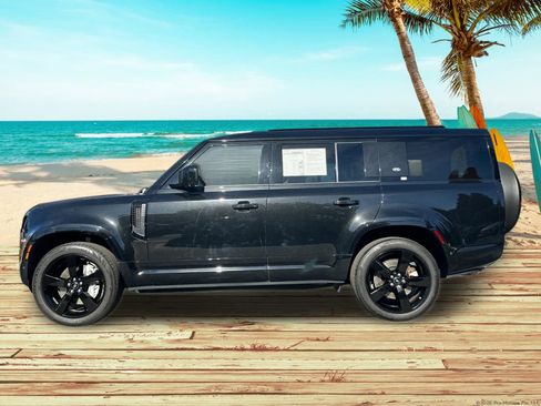 Used 2023 Land Rover Defender 130 X-Dynamic SE image 2