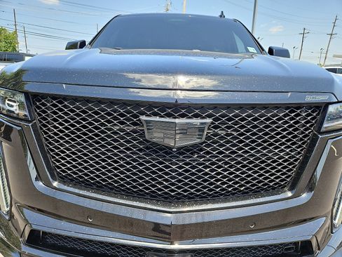Used 2024 Cadillac Escalade V w/ LPO, ONYX Package AWD/4WD image 9