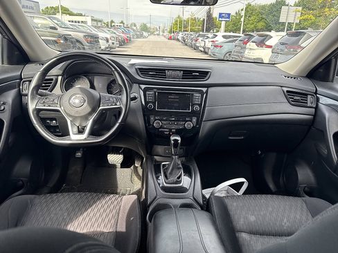 Used 2018 Nissan Rogue SV AWD/4WD image 9