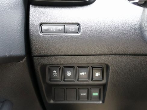 Used 2019 Nissan Rogue SV image 32