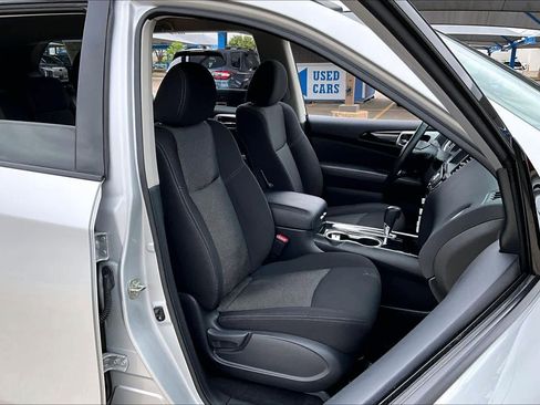 Used 2020 Nissan Pathfinder SV FWD image 9