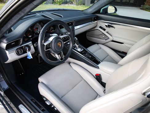 Used 2017 Porsche 911 Carrera 4S AWD/4WD image 28