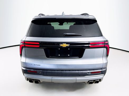 Used 2025 Chevrolet Traverse LT FWD image 32