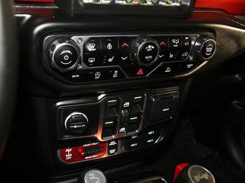 Used 2022 Jeep Wrangler Unlimited Rubicon w/ Xtreme Recon 35" Tire Package image 24