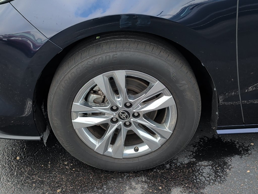 Certified 2025 Toyota Sienna XLE w/ XLE Plus Package AWD/4WD image 7