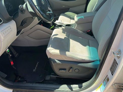Used 2021 Hyundai Tucson Sport FWD image 3