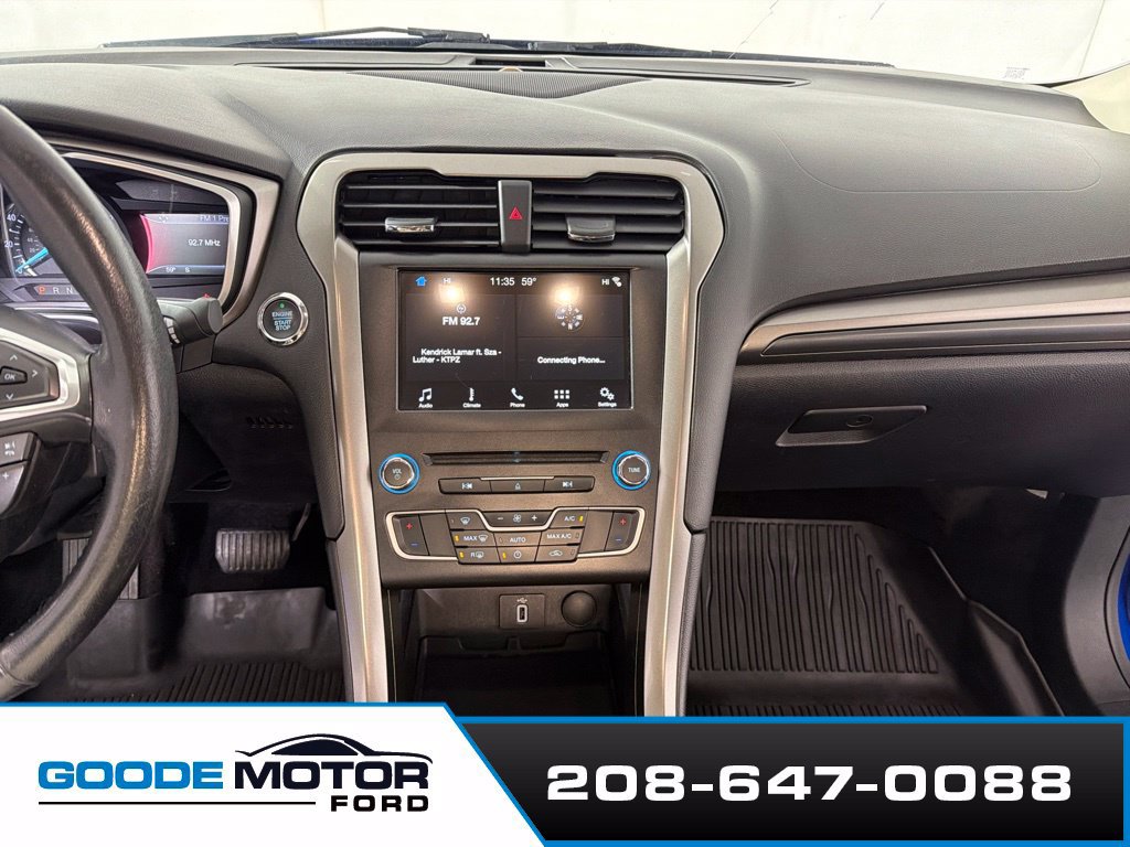 Used 2017 Ford Fusion SE w/ Equipment Group 201A FWD image 15