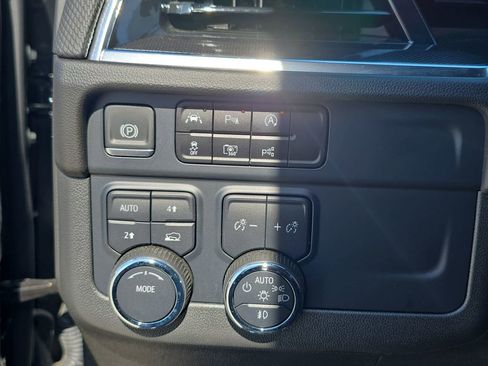 Used 2025 Chevrolet Suburban RST w/ Comfort Package AWD/4WD image 30