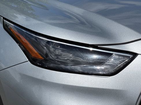 Used 2025 Toyota Highlander LE FWD image 10