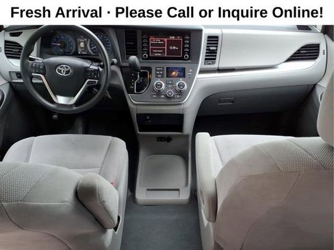 Used 2020 Toyota Sienna L FWD image 21