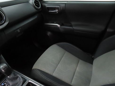 Used 2021 Toyota Tacoma TRD Sport image 18