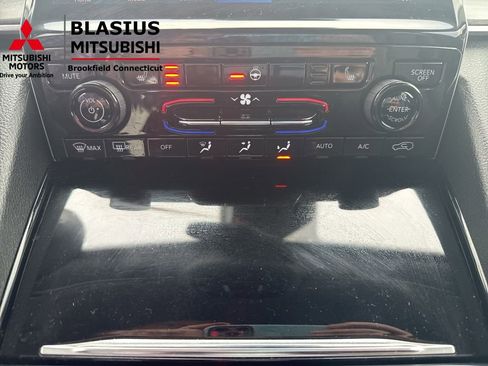 Used 2023 Jeep Grand Cherokee L Limited w/ Black Appearance Package image 29